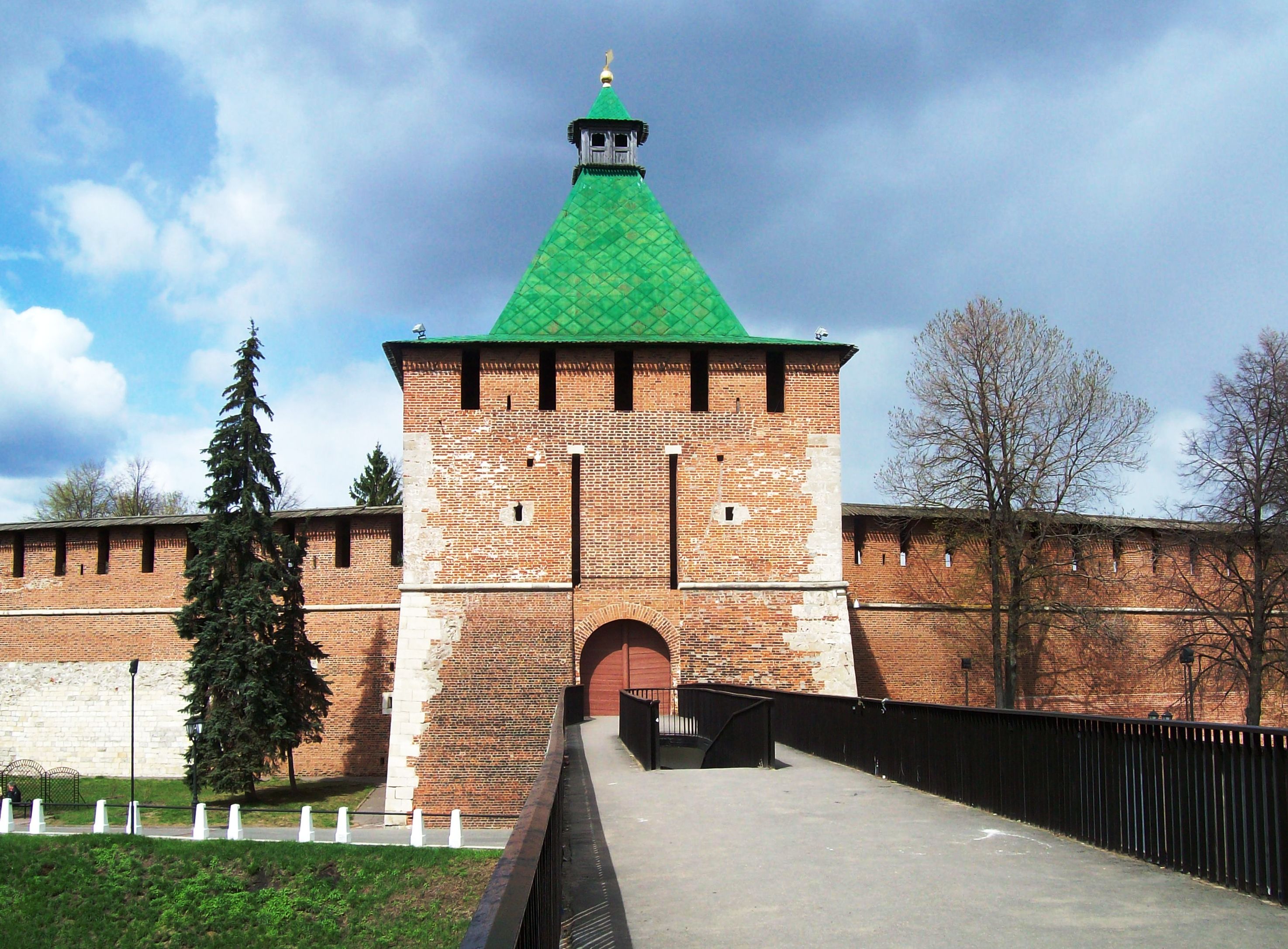 Великий новгород. Златоустовская башня новгородский детинец. Ниже новгородская. Москва новгород. Новгородский кремль великий новгород софийская сторона.