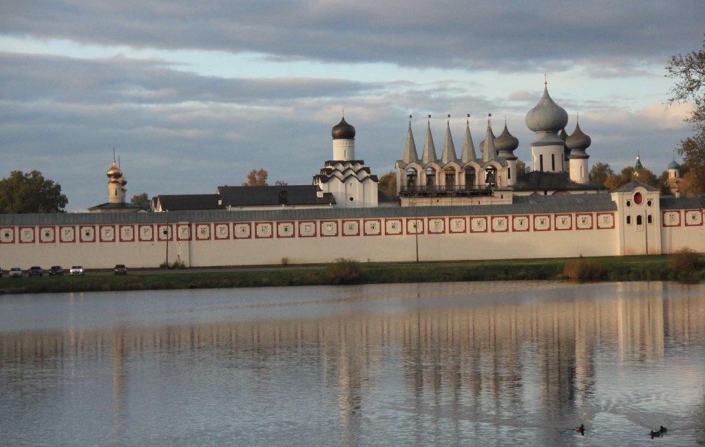 Тихвинский Успенский монастырь затопленный