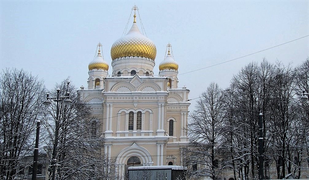 Храм воскресения христова нижний новгород. Пятиглавый храм Петербург. Пятиглавый Екатерининский собор. Пятиглавый собор в Пушкине СПБ. Пятиглавый собор с крыльцом.