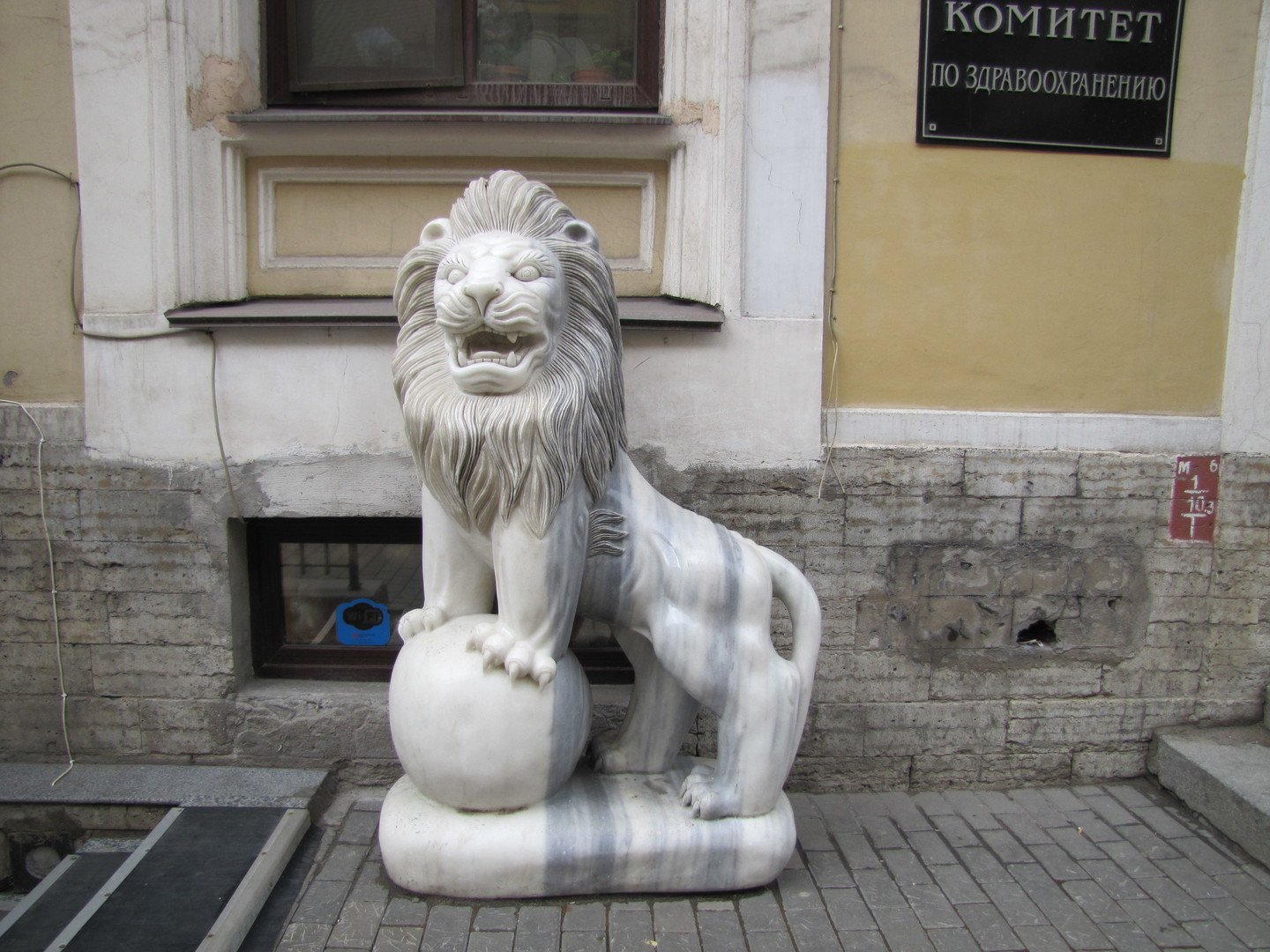 Скульптура Льва в Санкт-Петербурге