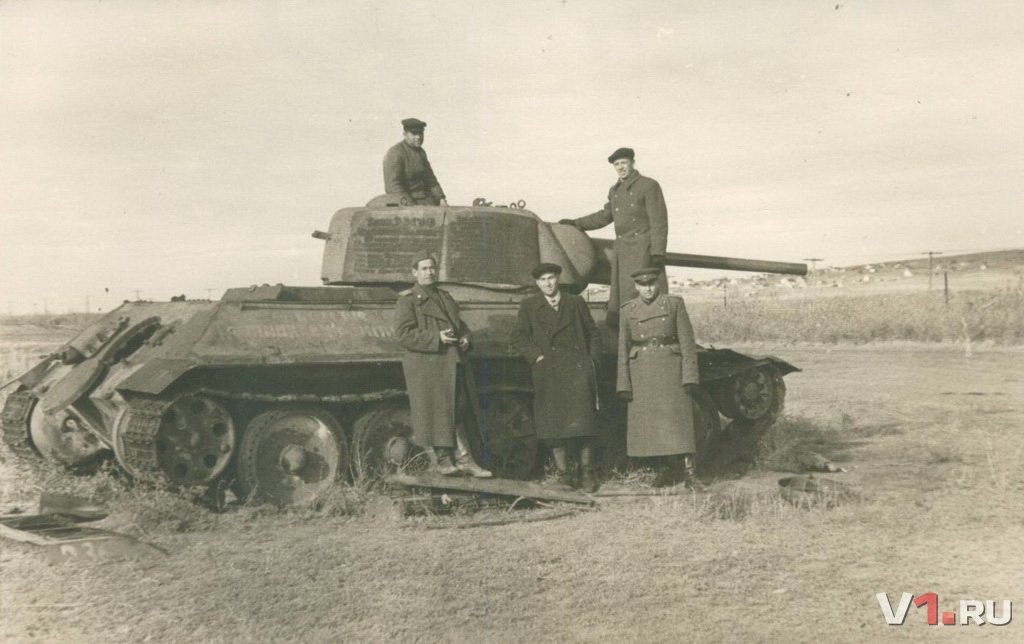 Челябинский колхозник. Танк т-34 "Челябинский колхозник".. Т-34-76 Челябинский колхозник. Танк т 34 на Мамаевом Кургане. Танк т-34 18 Челябинский колхозник.