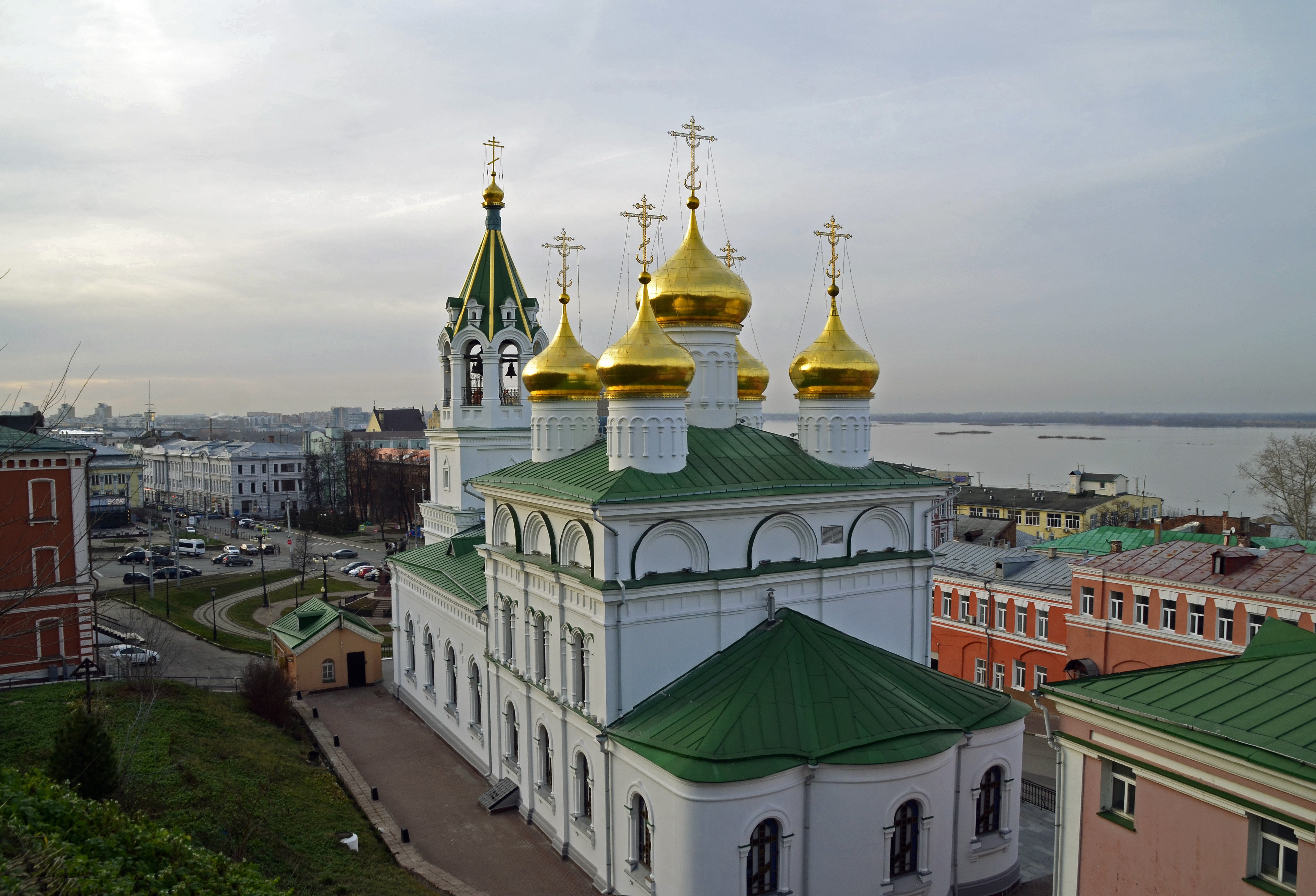 Малы церковь рождества. Церковь Рождества Пресвятой Богородицы Нижний Новгород. Храм на рождественской Нижний Новгород. Рождественская Церковь Нижний Новгород на рассвете Солнечная. Церковь Рождества в путниках.