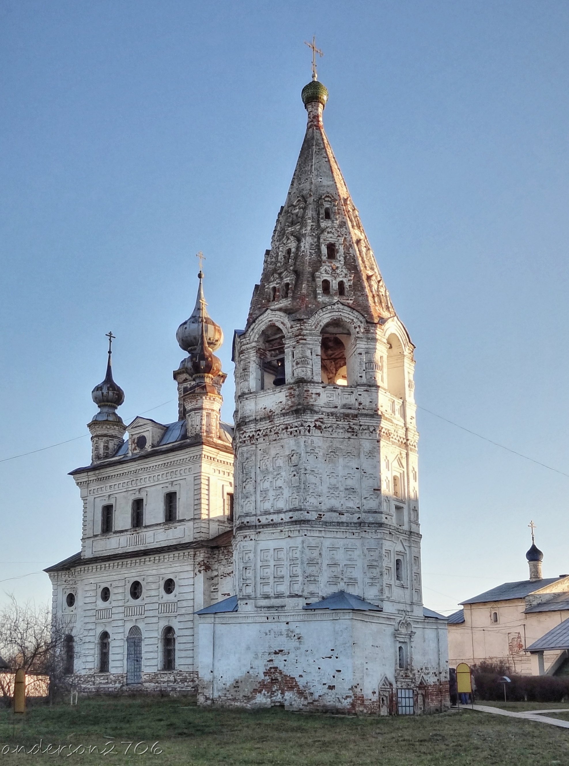 Михайло архангельский монастырь юрьев польский. Михайло-Архангельский монастырь Юрьев-польский колокольня. Михайло-Архангельский монастырь Юрьев колокольня. Михайло-Архангельский собор Юрьев-польский.