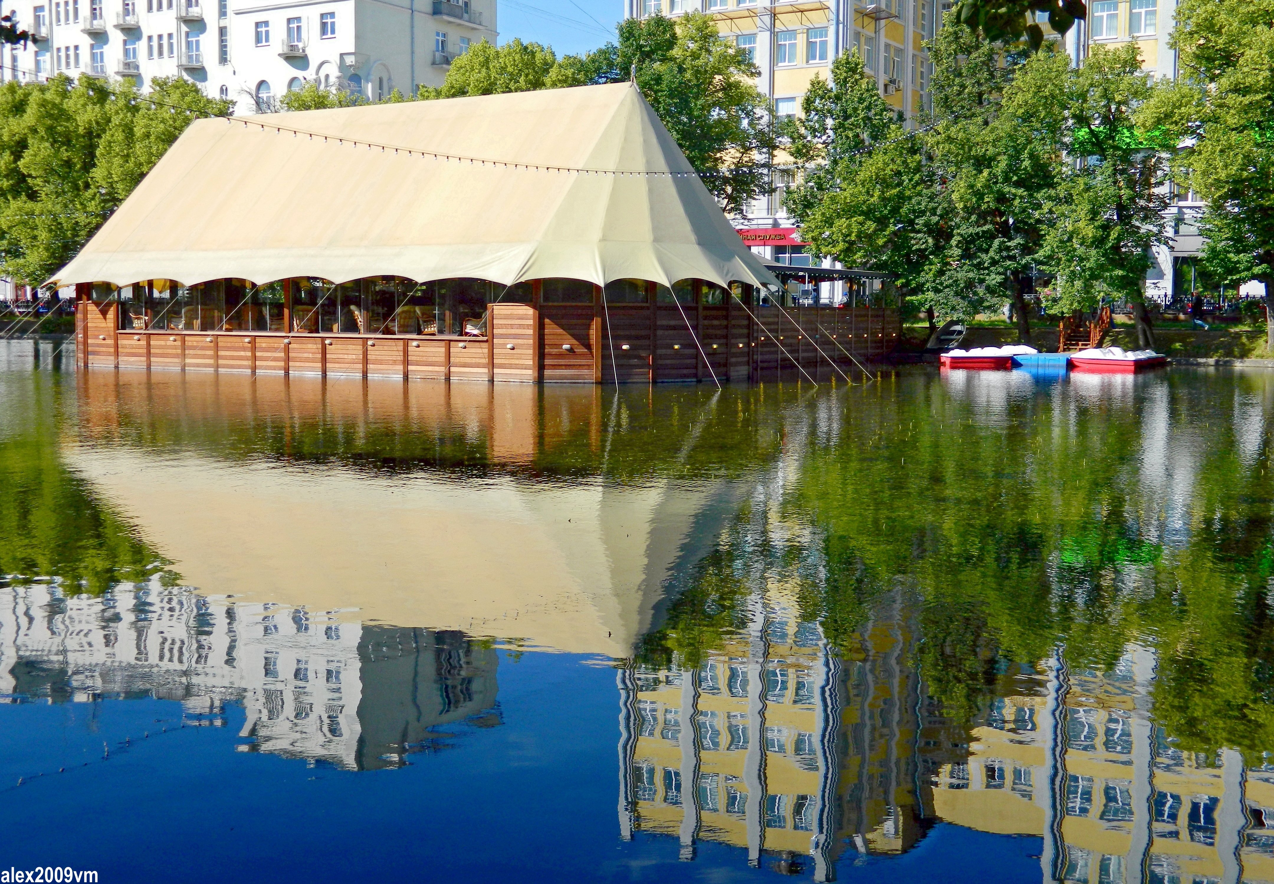 Озеро чистые пруды Москва