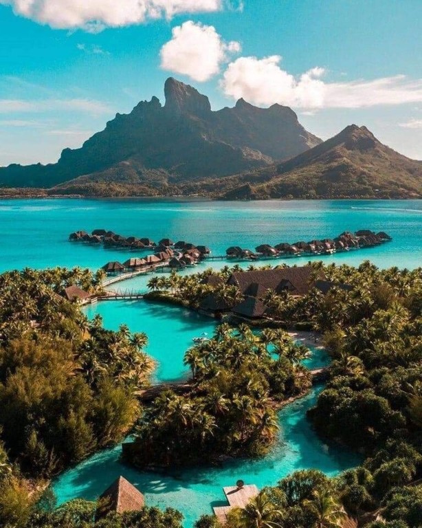 Бо́ра-Бо́ра — один из Подветренных островов архипелага Острова Общества во Французской Полинезии в Тихом океане.jpg 