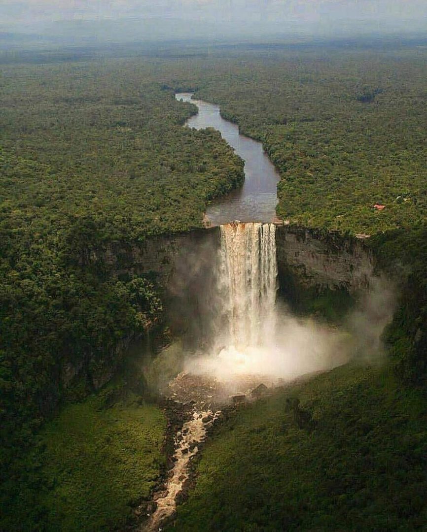Водопад Кайетур, Гайана.jpg  