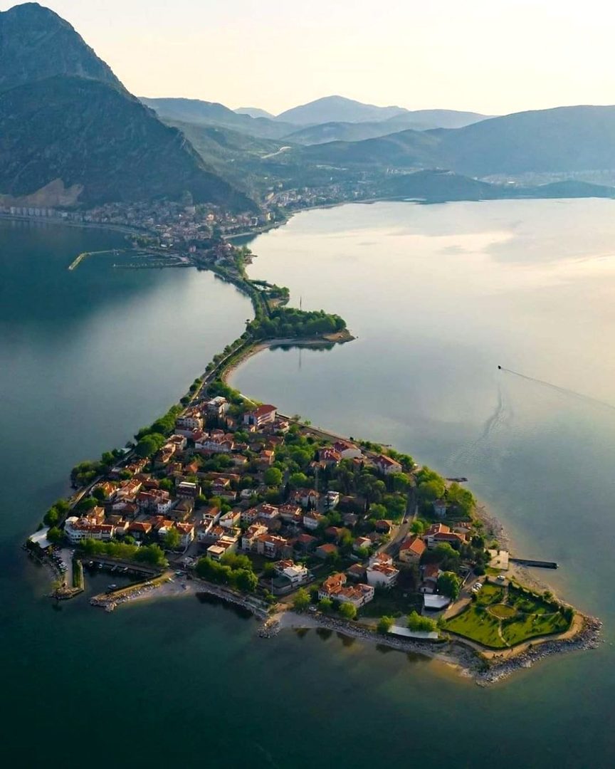 Озеро Эгирдир, Турция.jpg 