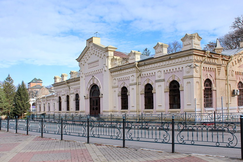 здание вокзала в Кисловодске