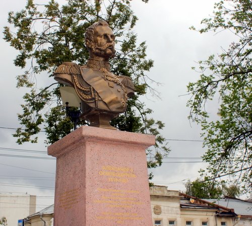 Памятник Александру II в Ярославле.