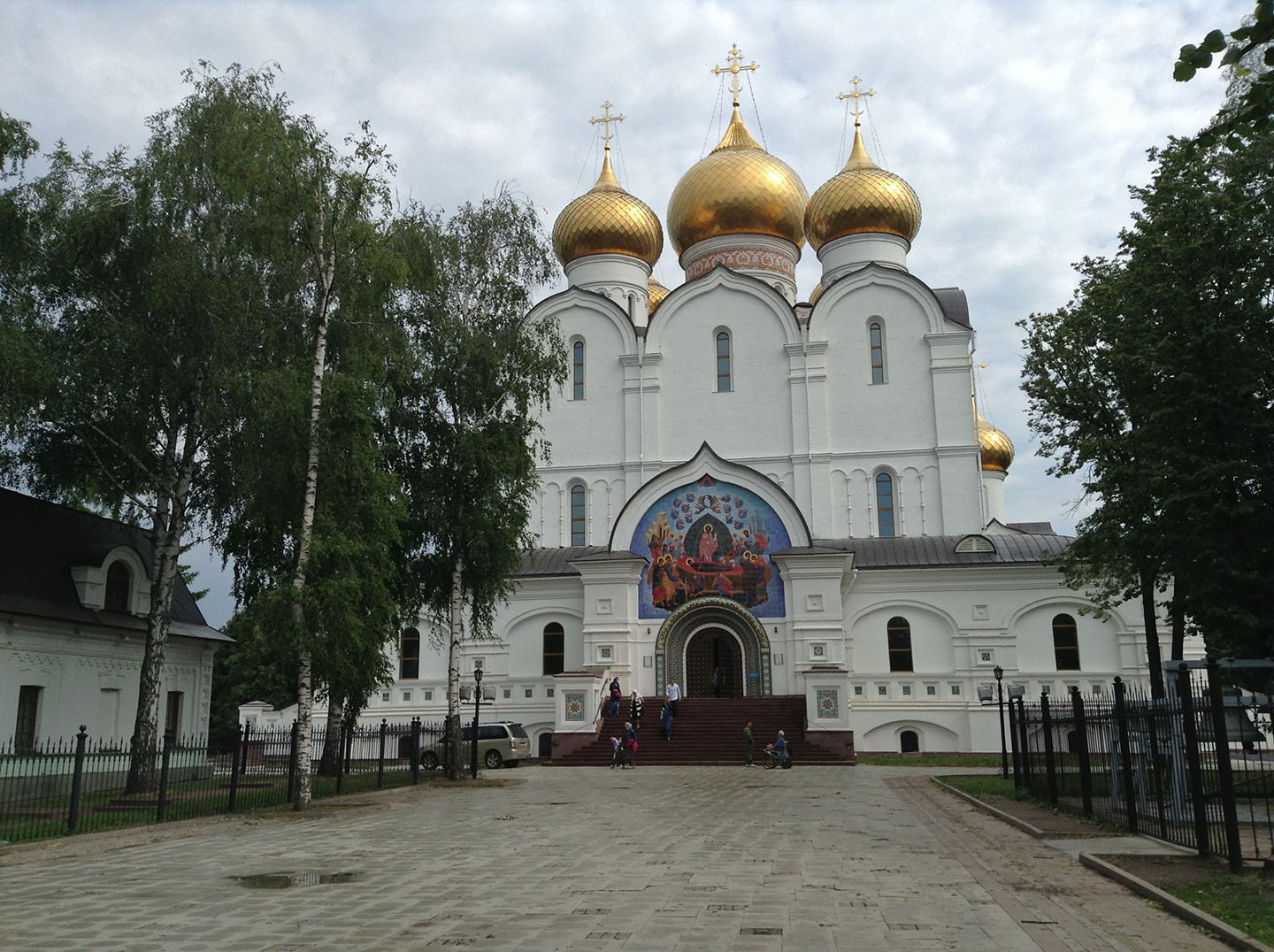 Ярославль фото Успенский собор в далёке