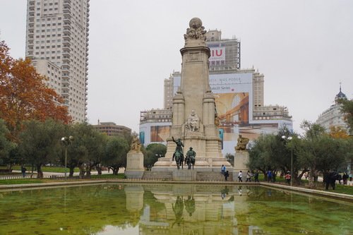 На площади Испании