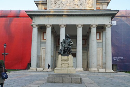 Памятник Веласкесу у музея Прадо