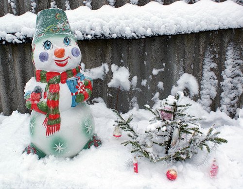 снеговик с елочкой