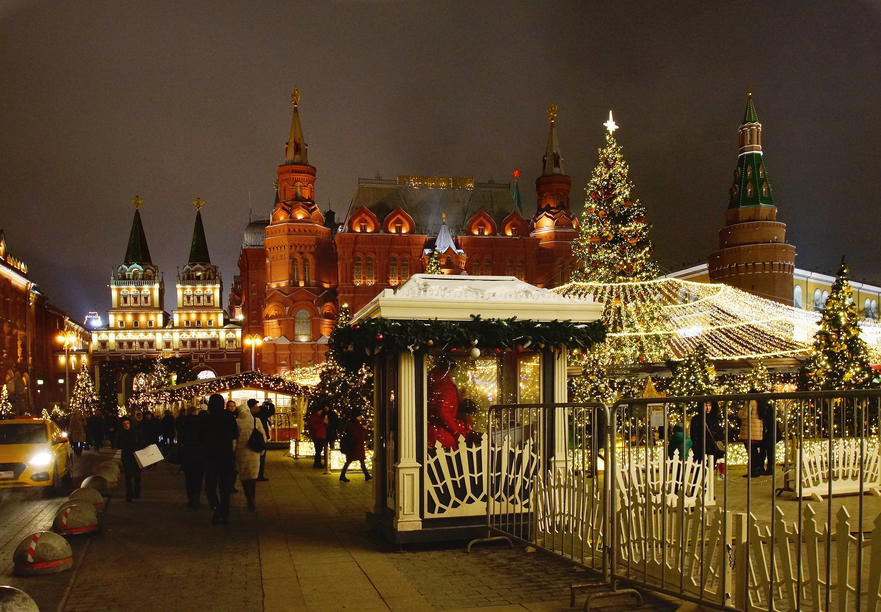 Новый год в москве. Новогодняя москва. Рождество в москве. Новогодняя москва дворы. Новый год в москве.