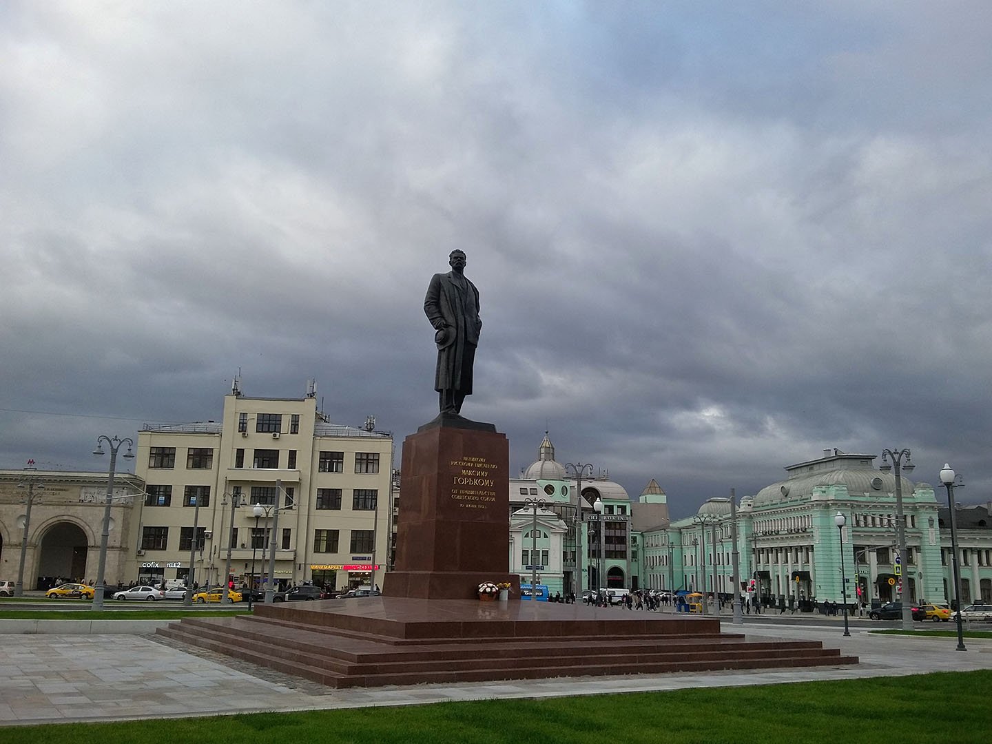 белорусский вокзал памятник