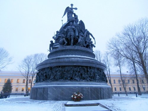 Памятник  " Тысячелетие России "в Кремле