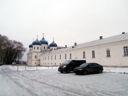 Первый снег в монастыре