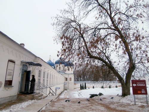 Снег в Юрьевом монастыре