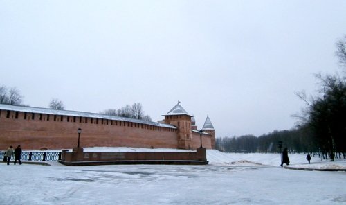 Стены Новгородского кремля ( 1044 г. )