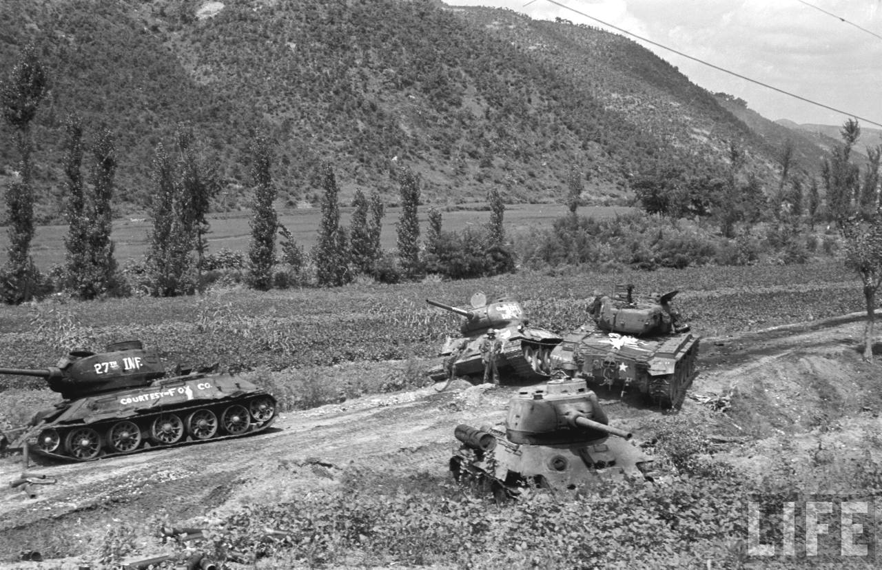 Большой хинган. Т-34 korean War. Штурм большого Хингана 1945г. Т-34 танк в Корее. Корейская война т 34.