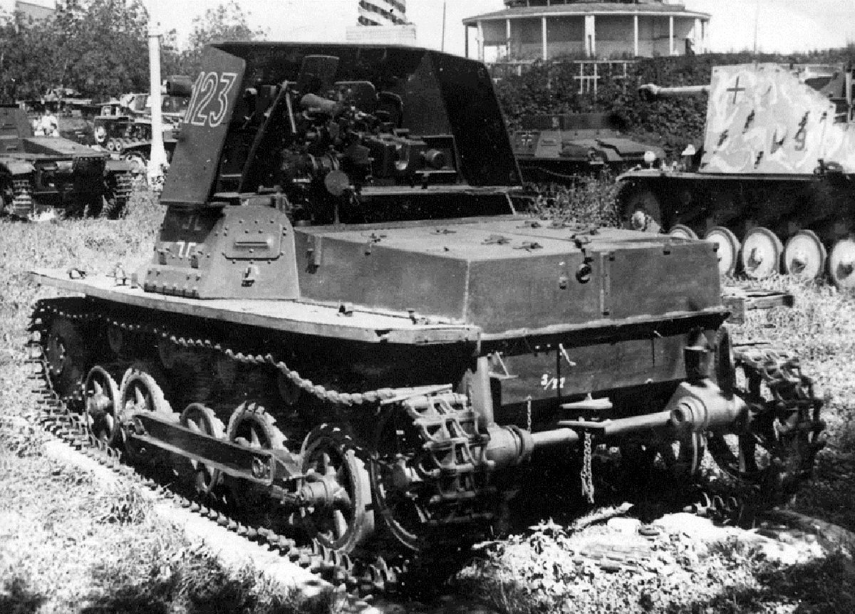 P 4 э. Выставка трофейной техники в Москве 1943. Выставка трофейной техники в Москве. Выставка трофеев в Москве 1943. Выставка трофейной немецкой техники открытая в Москве в 1943 году.