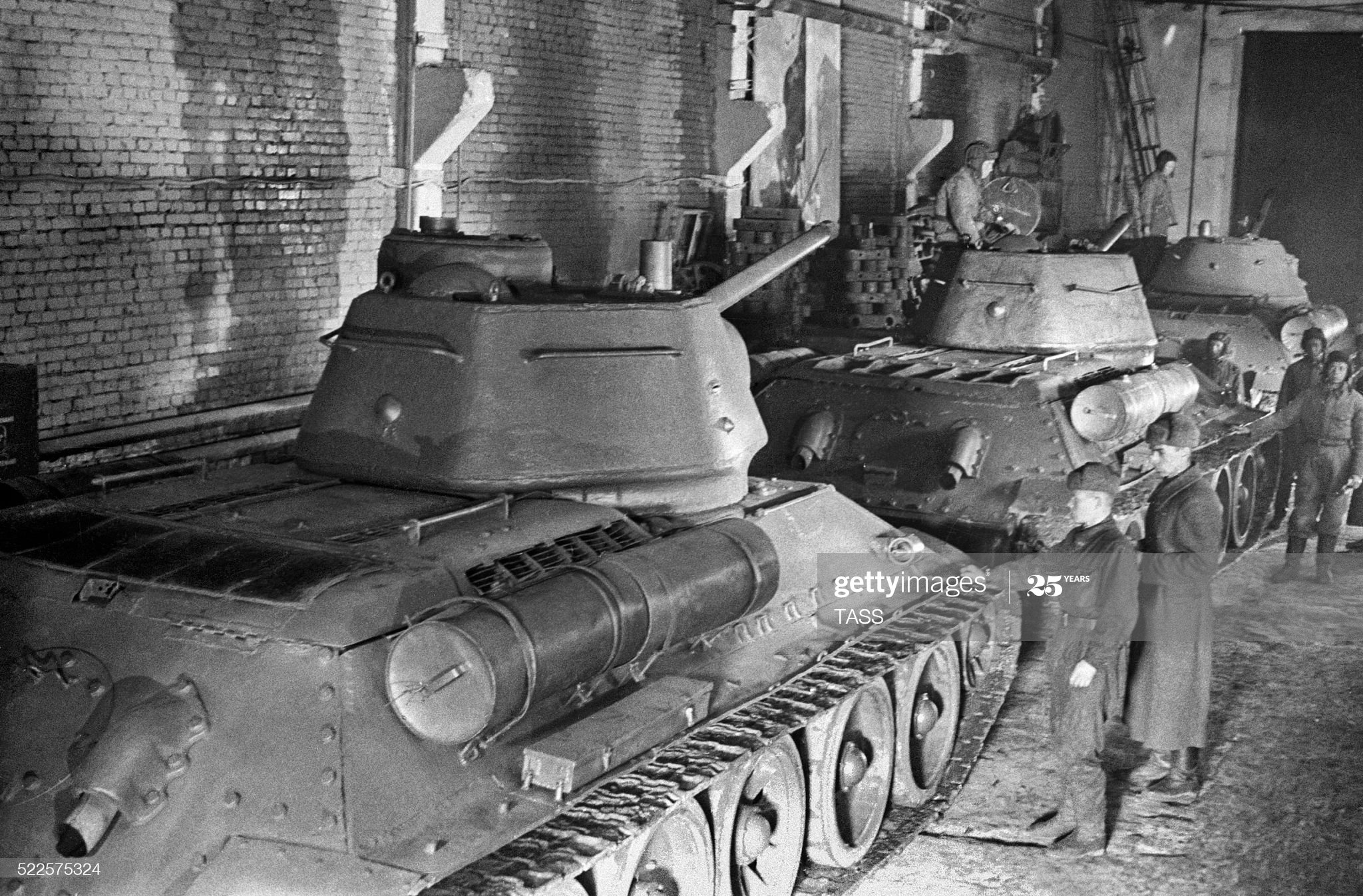 Советский танк 1943 года. Т-34 красное Сормово 1941. Танк т34 1941 года. Танк т 34 1943 года. Т 34 76 1943 года.