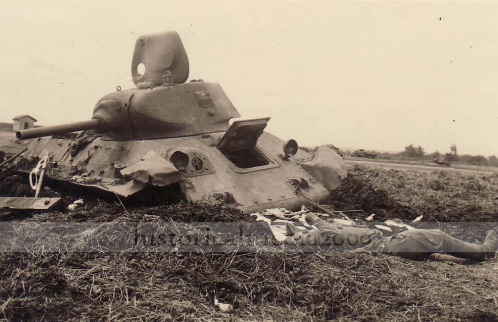 Подбитые советские танки. Подбитый Советский танк 1941. Подбитый танк Великая Отечественная.