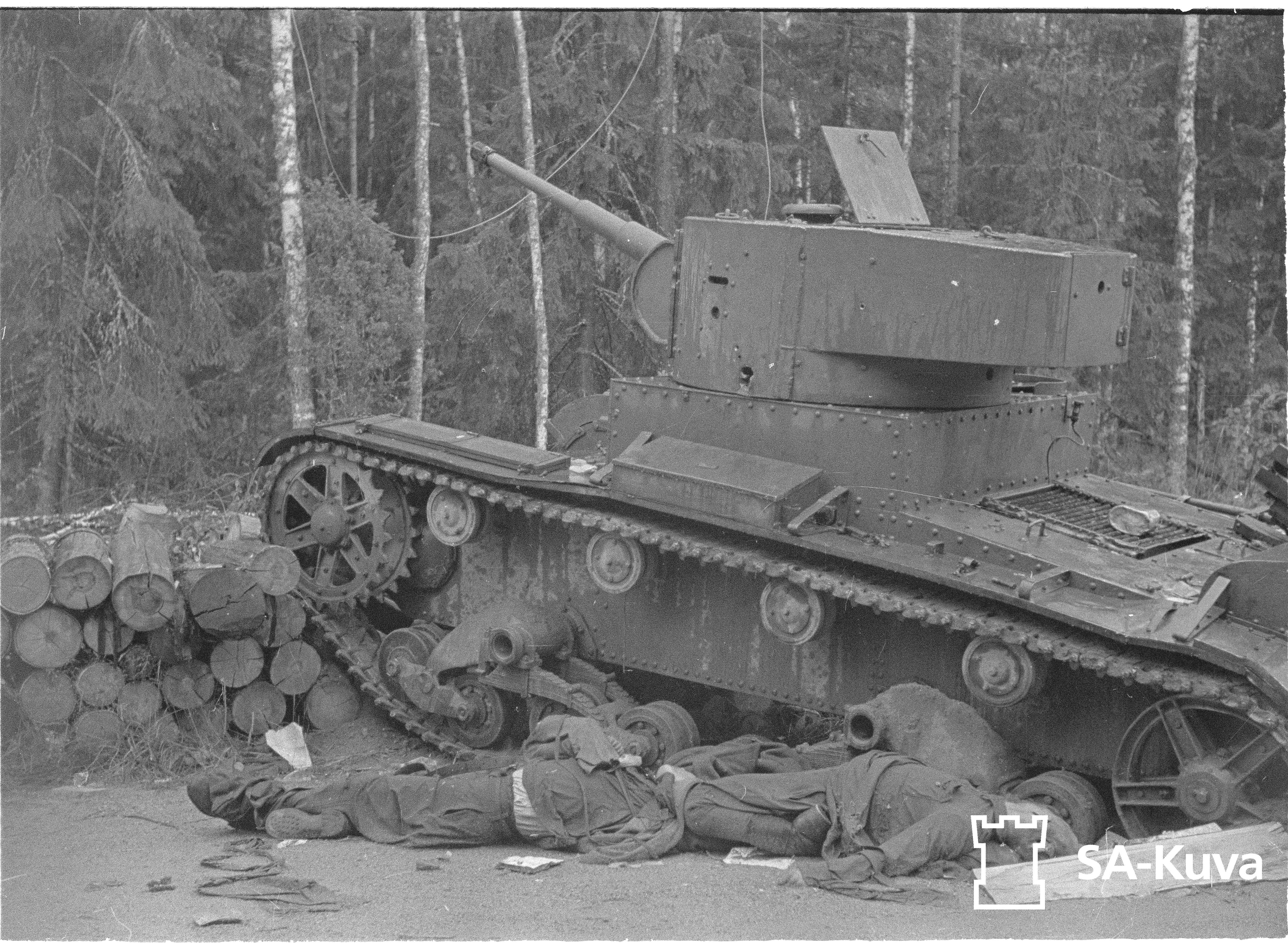 Подбитые советские танки. Подбитый танк т-26. Подбитый Советский танк т26 Иломантси. Подбитый т26 в Финляндии. Танк т-26 1941.