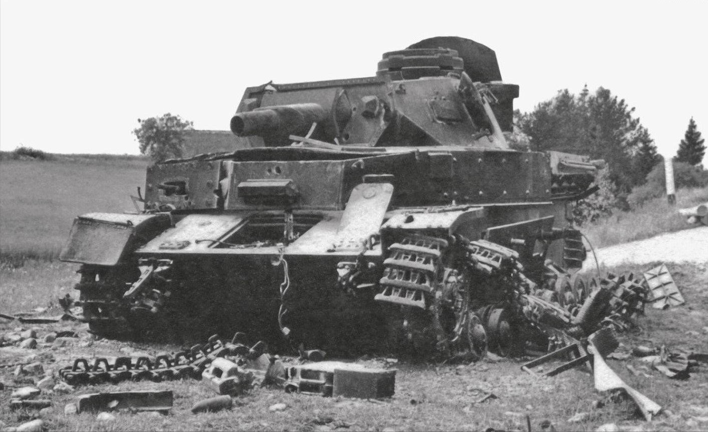 Подбитый немецкий танк 1941