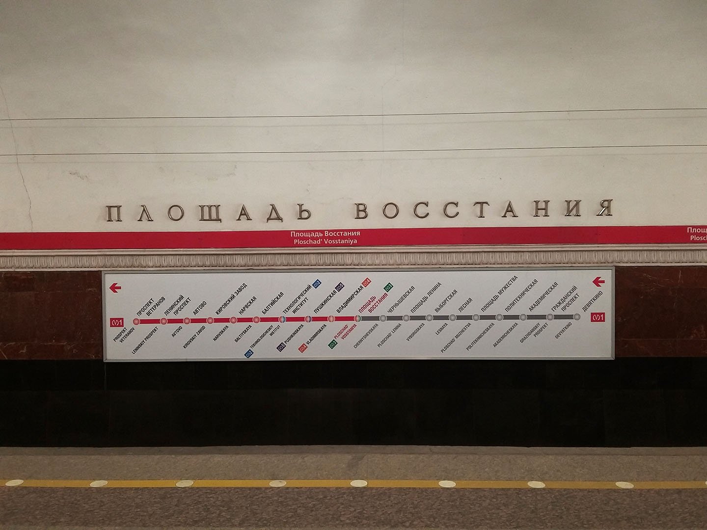 Станция метро площадь Восстания внутри