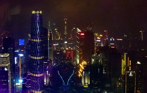 Вид на Гуанчжоу с обзорной площадки на телебашне