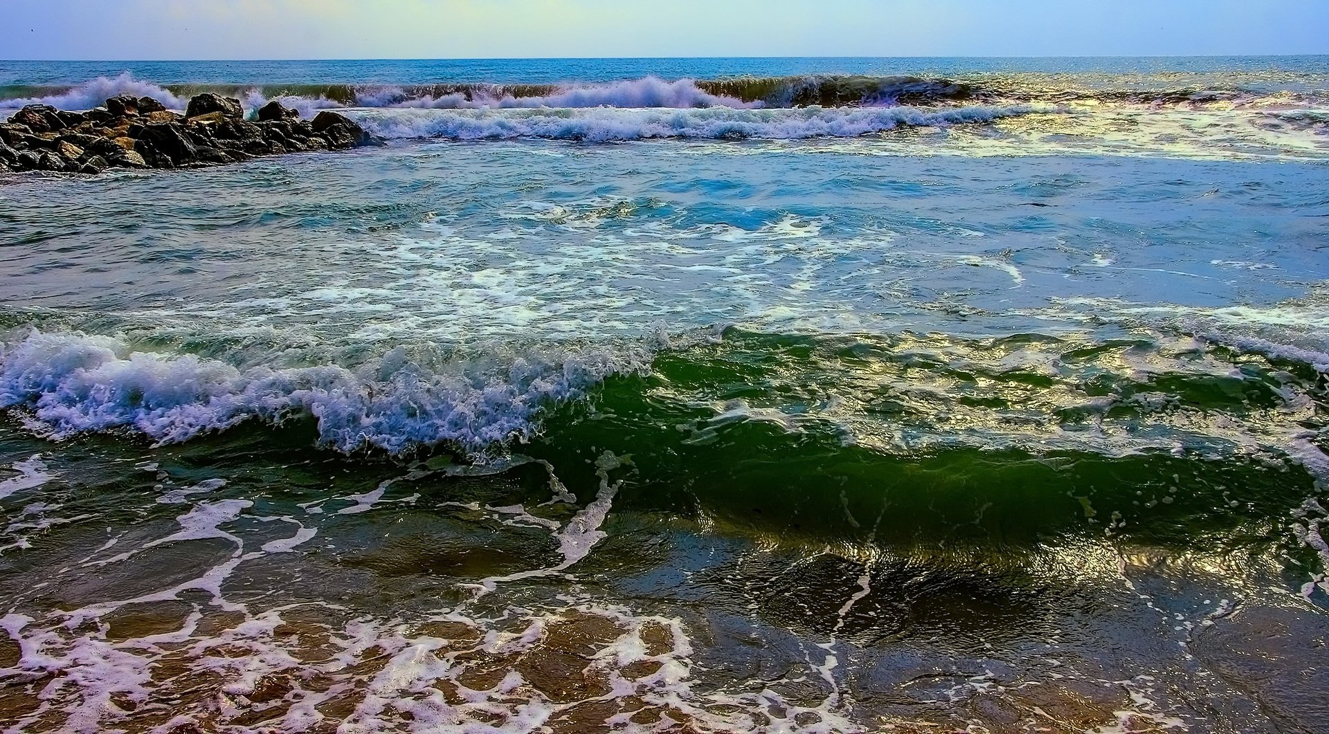 Изумрудная вода Баренцева моря