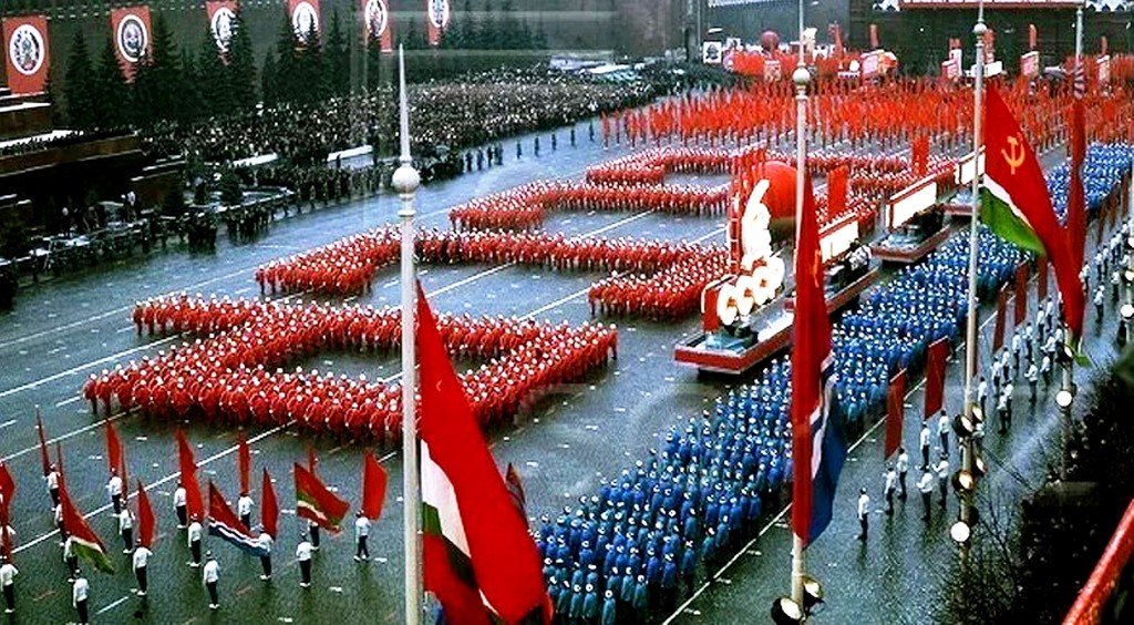 Парад 1957 года посвященный 40 летию Октябрьской революции .