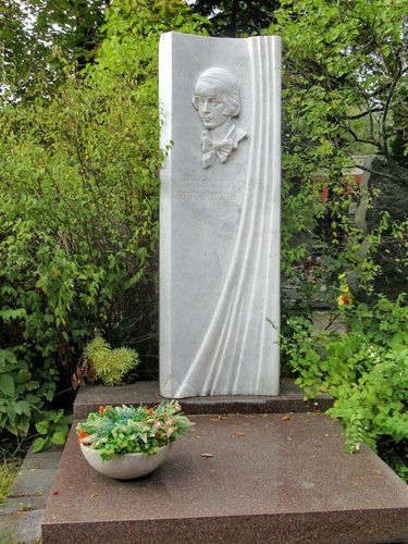 Памятник Бабановой