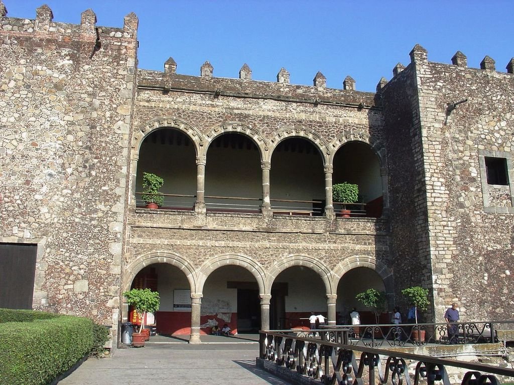 Замок Кортеса в Куэрнаваке. Центральный вход. Фото 2006 года