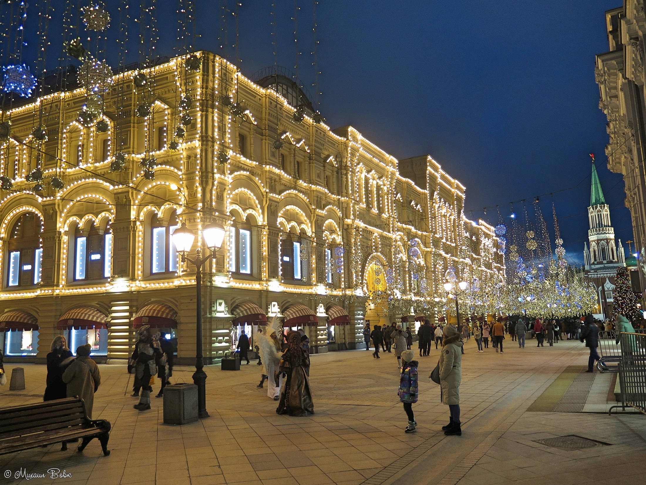 Зима 2022 фото. Новогодняя Москва. Рождество в городе. Зима в Москве. Новогодняя иллюминация в Москве 2021.