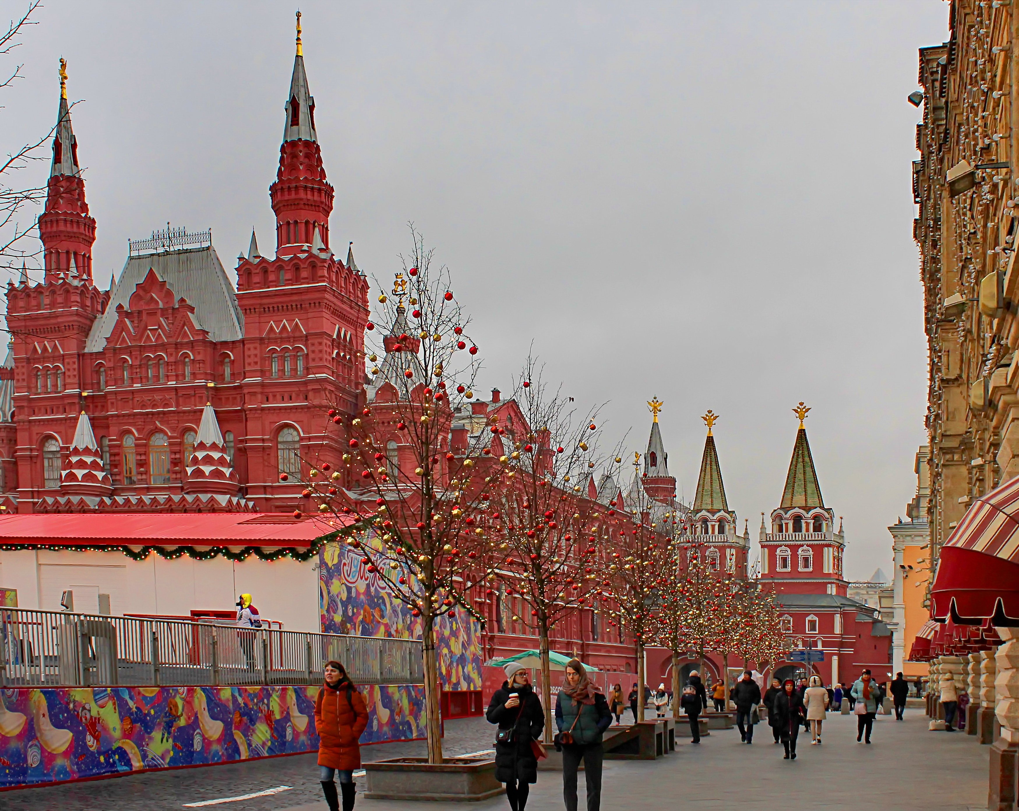 Красные праздники. Красная площадь Барнаул.