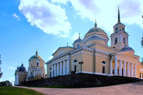 храмы Нило-Столобенской пустыни